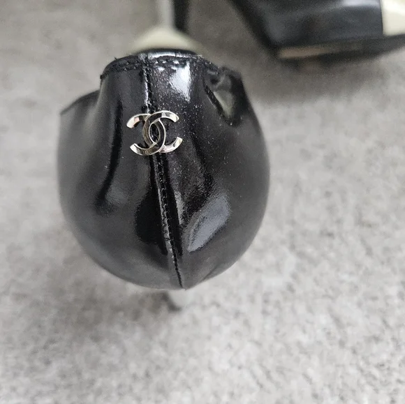 Pre loved authentic Chanel pumps - Picture 10 of 15